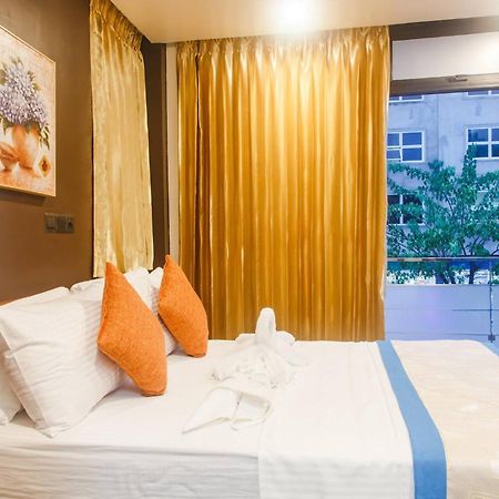 Club Blu Hotel Male Bagian luar foto