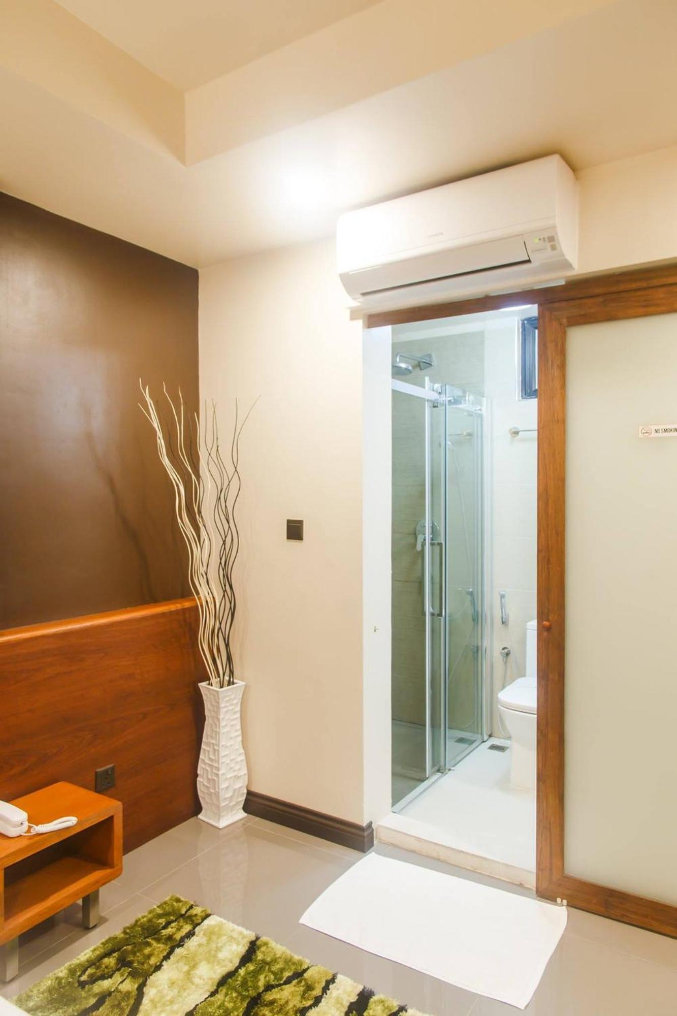 Club Blu Hotel Male Bagian luar foto