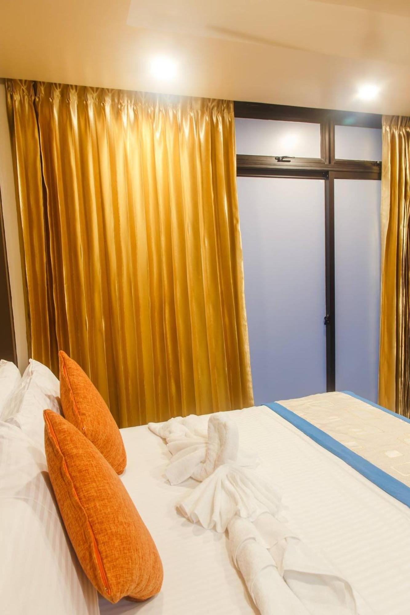 Club Blu Hotel Male Bagian luar foto